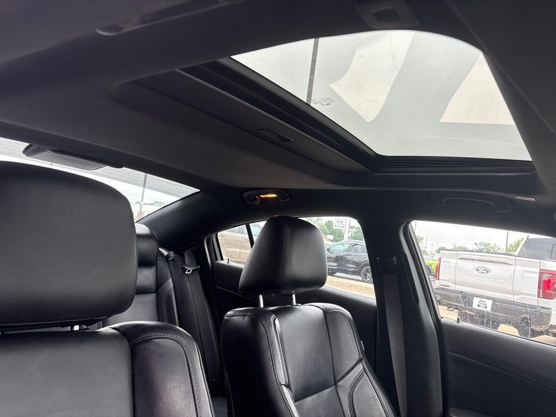 Used 2022 Dodge Charger SXTImage 9
