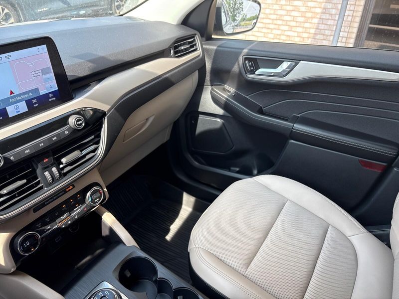 2021 Ford Escape SELImage 24
