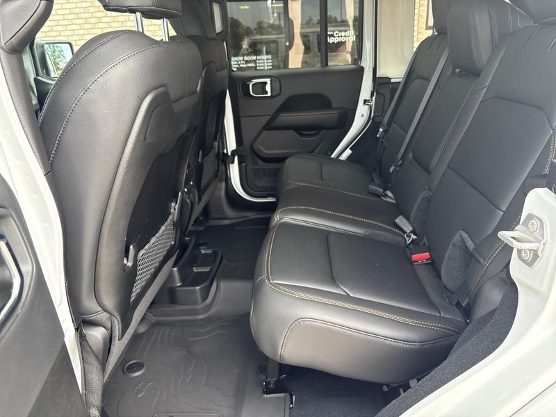 2025 Jeep Wrangler 4-door SaharaImage 4