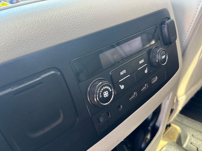 Used 2017 GMC Yukon DenaliImage 7