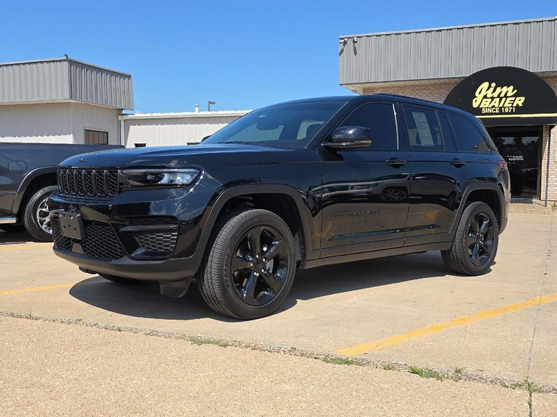 2023 Jeep Grand Cherokee AltitudeImage 1