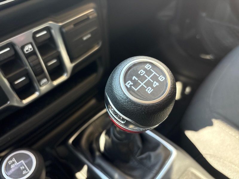 Used 2023 Jeep Wrangler WillysImage 18