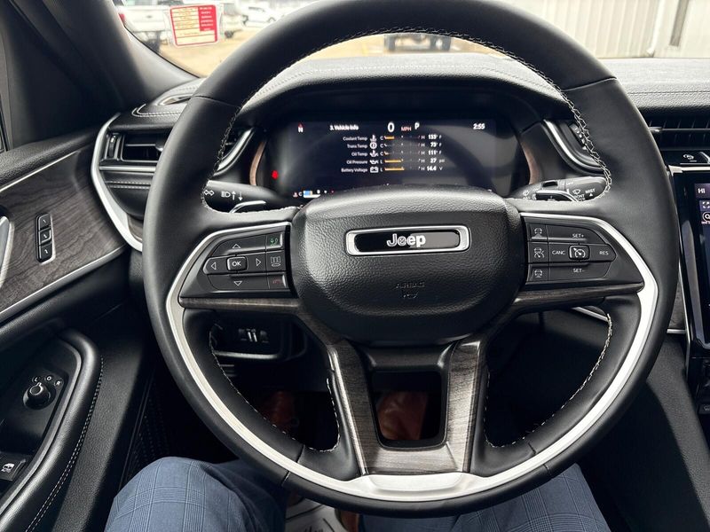 Used 2024 Jeep Grand Cherokee L LimitedImage 17