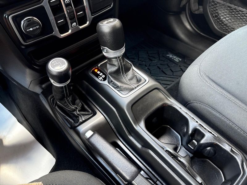 Used 2021 Jeep Wrangler Unlimited SaharaImage 17