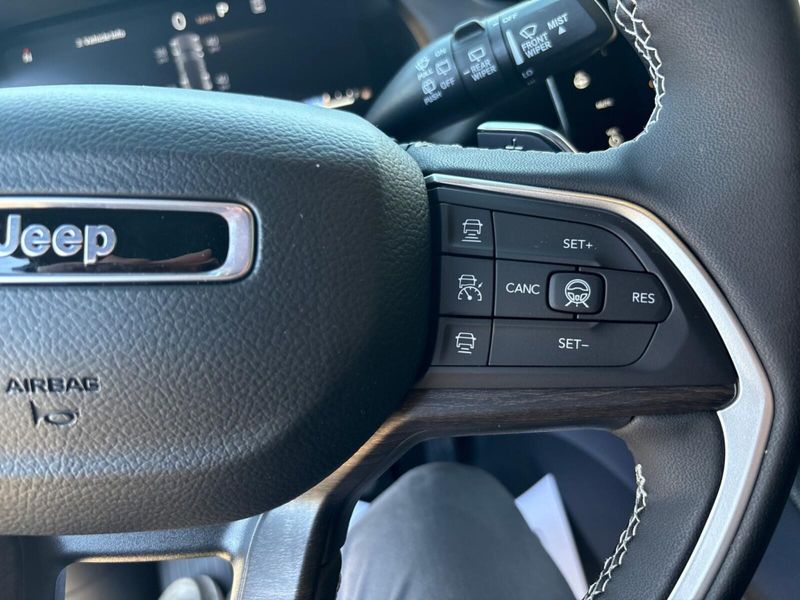 New 2027 Jeep Grand Cherokee Laredo Altitude 4x4Image 14