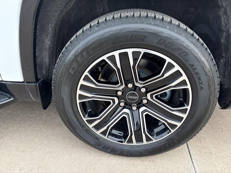 2026 Jeep Grand Grand Wagoneer Wagoneer L 4x4Image 14