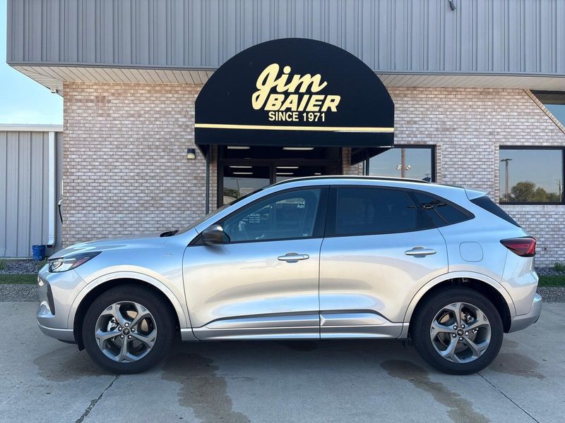 Used 2023 Ford Escape ST-LineImage 2