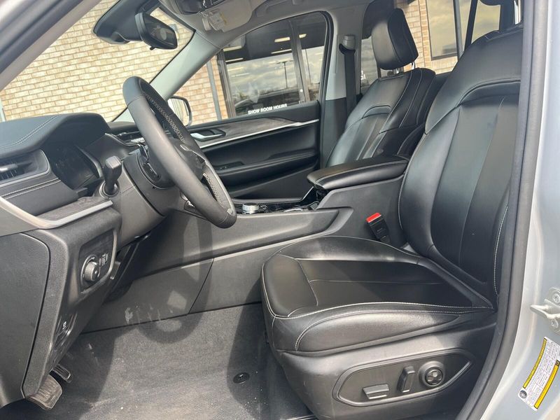 2023 Jeep Grand Cherokee LimitedImage 3