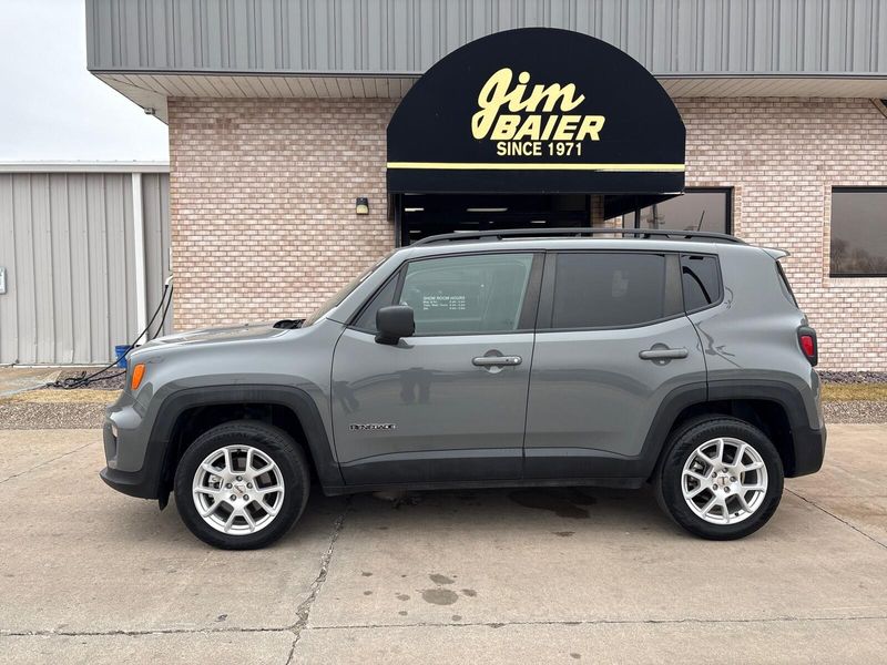 Used 2022 Jeep Renegade LatitudeImage 2