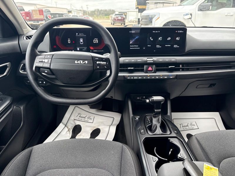 Used 2025 Kia K4 LXImage 5