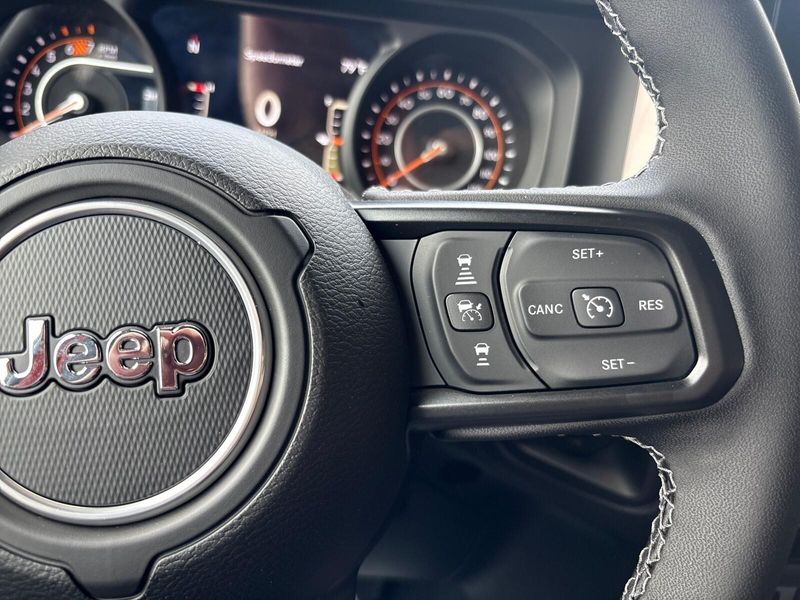 2025 Jeep Wrangler 4-door RubiconImage 15