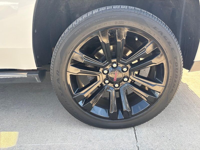 Used 2017 GMC Yukon DenaliImage 17