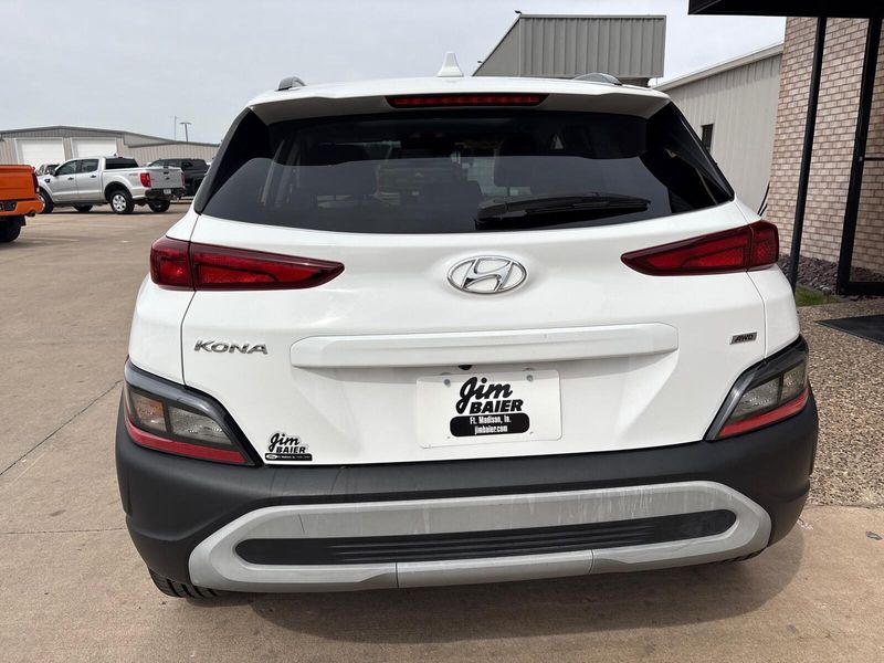 Used 2022 Hyundai Kona SELImage 10