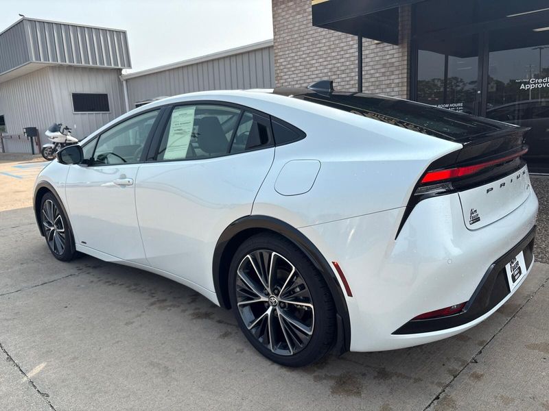 2024 Toyota Prius XLEImage 11