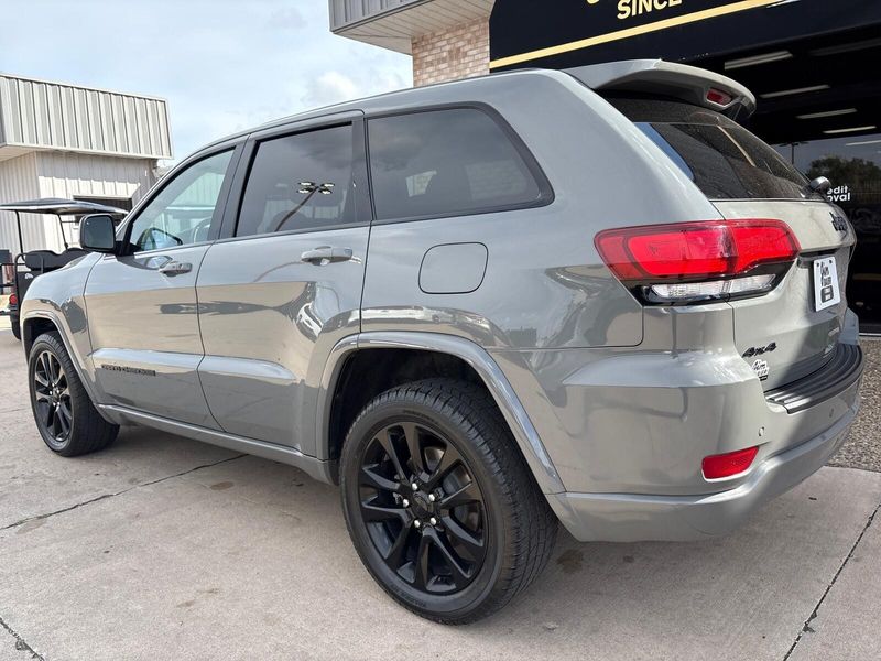 Used 2020 Jeep Grand Cherokee AltitudeImage 11