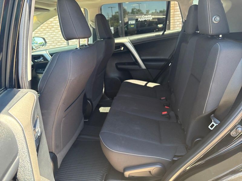 Used 2018 Toyota RAV4 XLEImage 4
