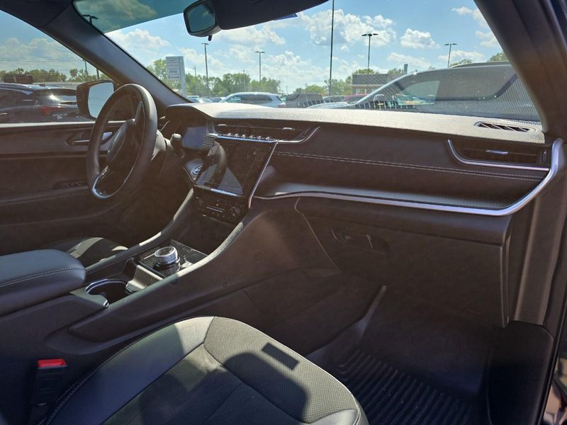 2023 Jeep Grand Cherokee AltitudeImage 11