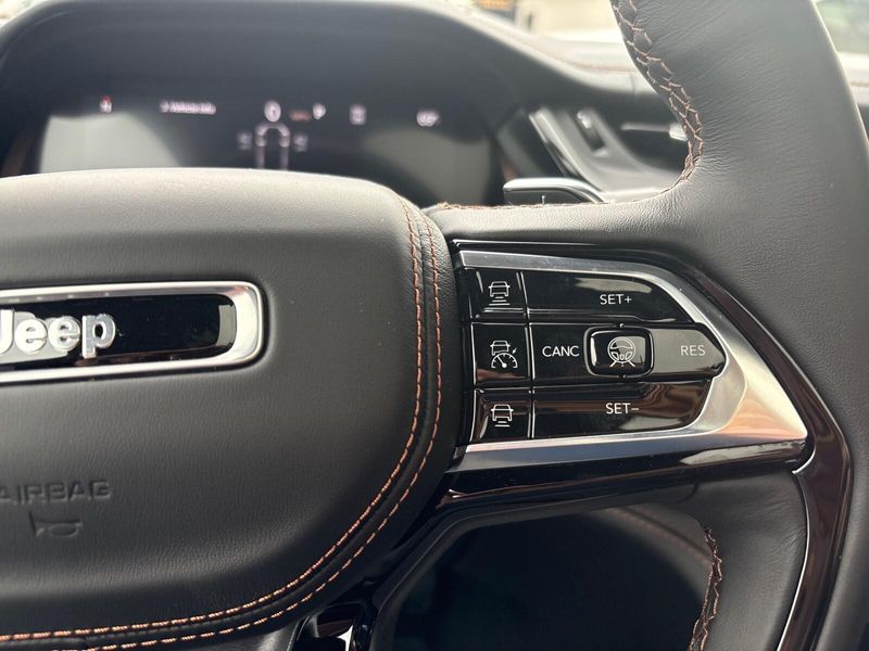New 2026 Jeep Grand Cherokee L Summit 4x4Image 17