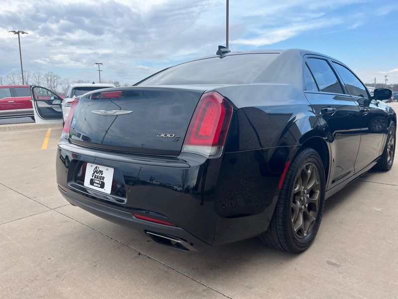 2016 Chrysler 300 300SImage 9
