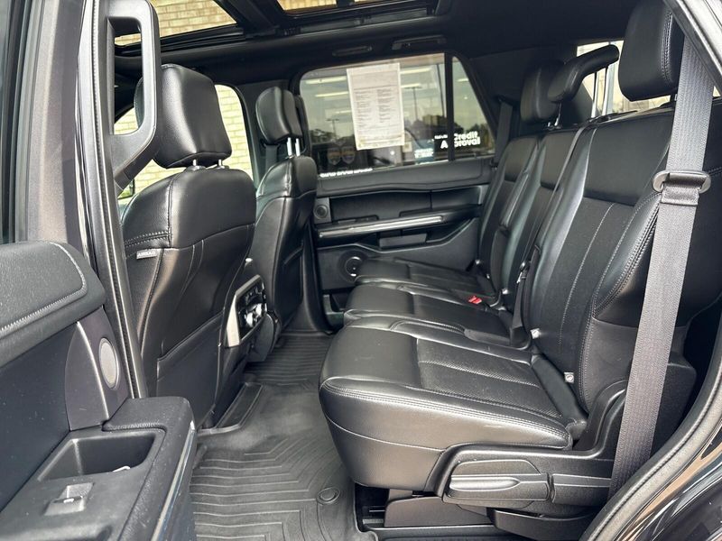 Used 2019 Ford Expedition XLTImage 4