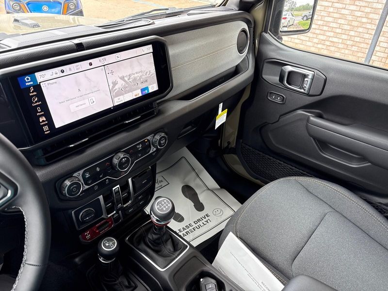 2025 Jeep Wrangler 4-door WillysImage 15