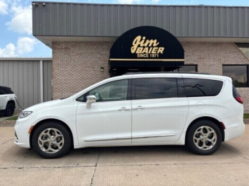 2022 Chrysler Pacifica LimitedImage 2