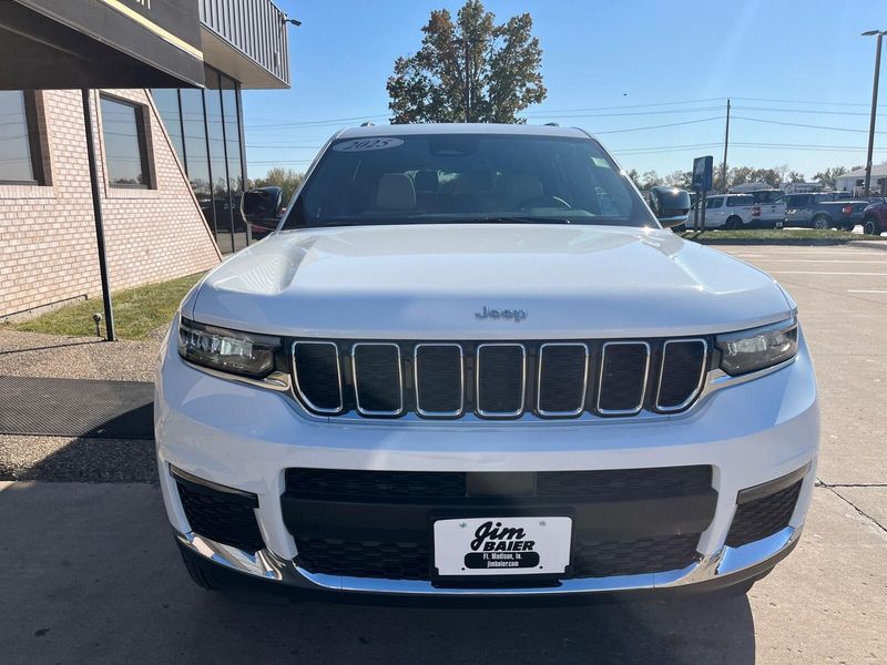 2025 Jeep Grand Cherokee L Limited 4x4Image 8