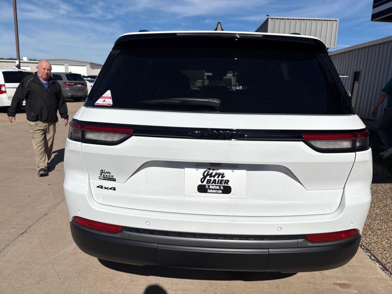 New 2027 Jeep Grand Cherokee Laredo Altitude 4x4Image 9
