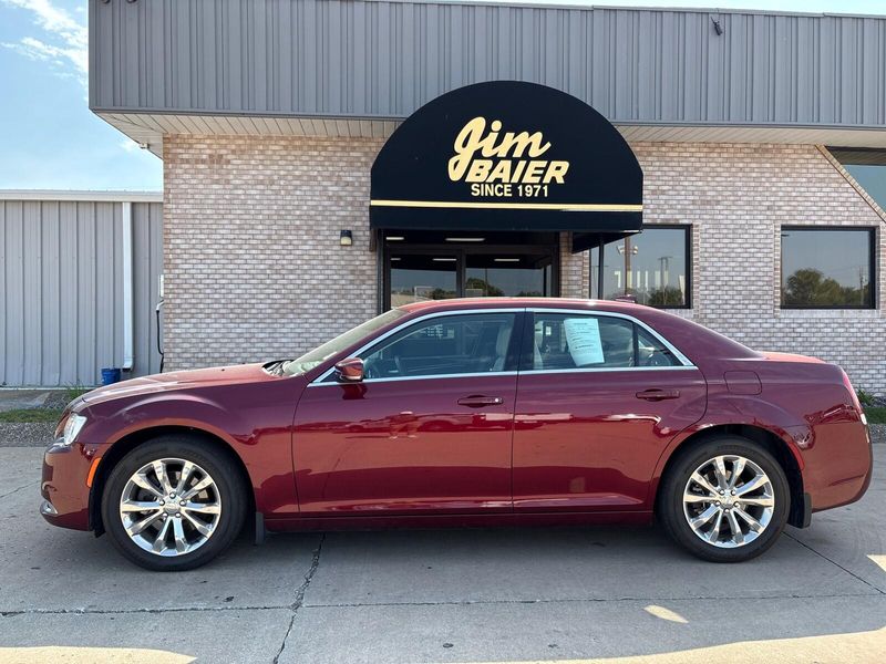 Used 2021 Chrysler 300 Touring LImage 2