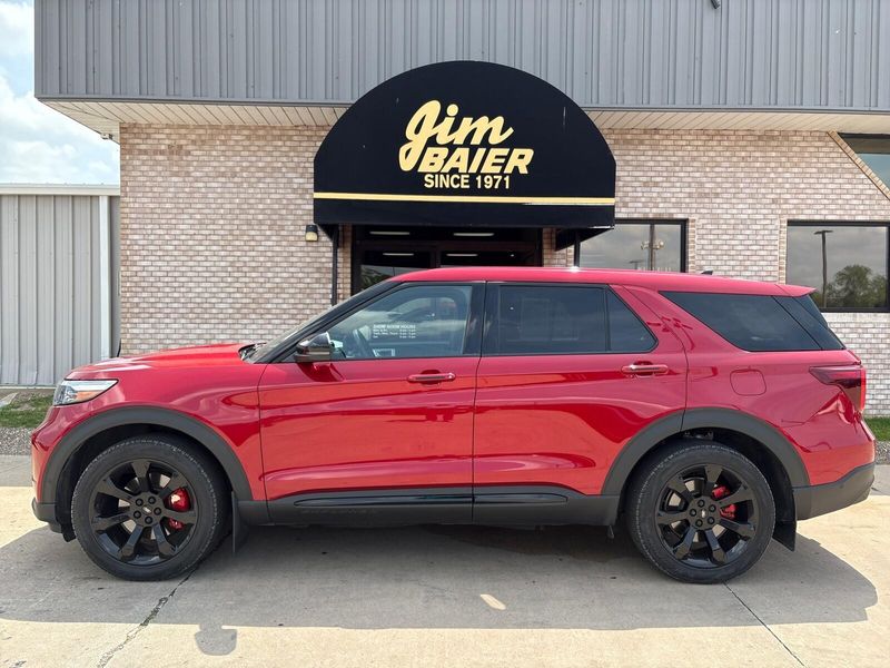 2021 Ford Explorer STImage 3