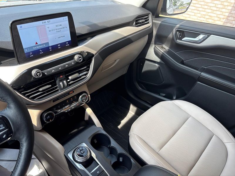 2021 Ford Escape SELImage 16