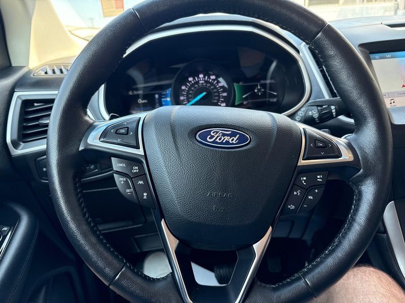 Used 2019 Ford Edge SELImage 13