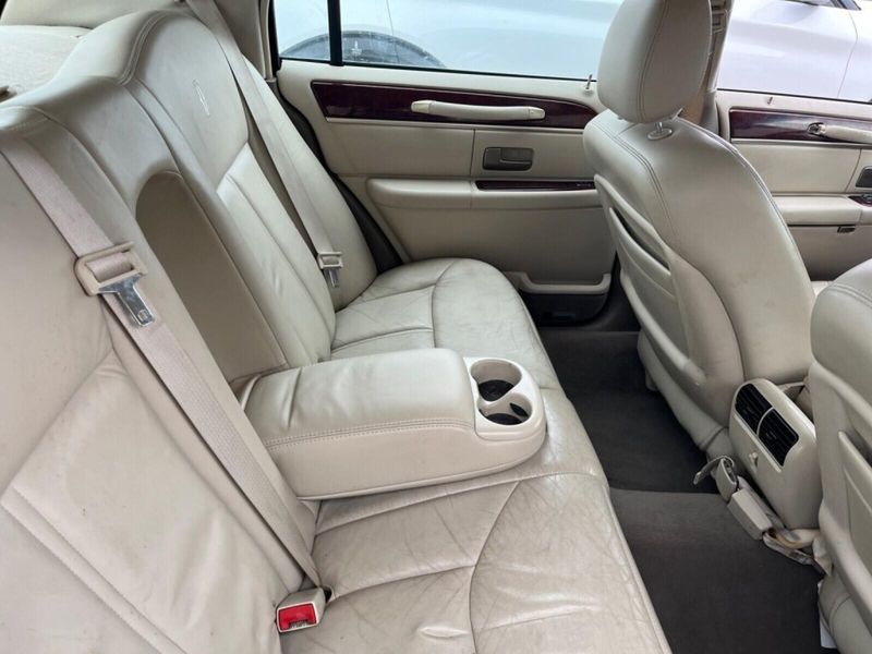 2003 Lincoln Town Car Cartier PremiumImage 5