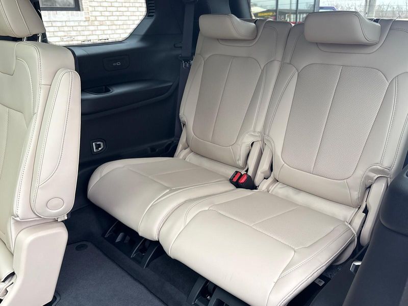 New 2026 Jeep Grand Cherokee L Limited 4x4Image 5