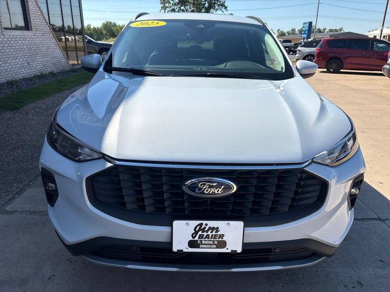 2025 Ford Escape photo 5