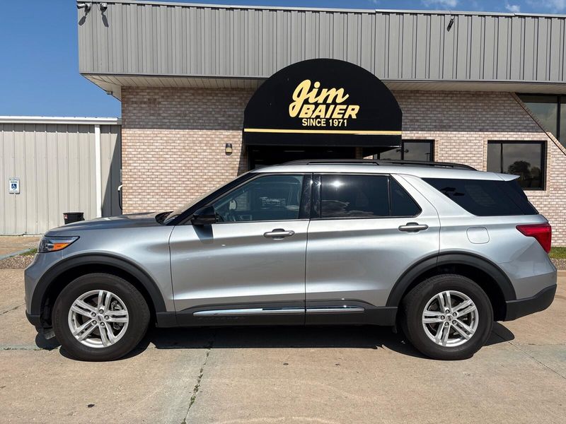Used 2023 Ford Explorer XLTImage 2