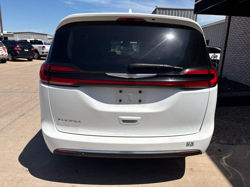Used 2022 Chrysler Pacifica Touring LImage 10