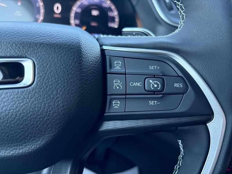 New 2025 Jeep Grand Cherokee L Laredo X 4x4Image 16