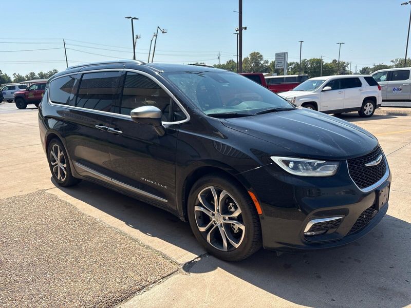 Used 2026 Chrysler Pacifica PinnacleImage 9
