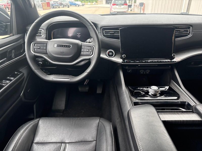 2023 Jeep Wagoneer L Series IIImage 6