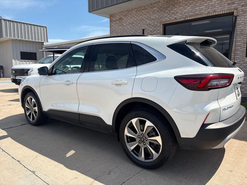 Used 2024 Ford Escape PlatinumImage 10