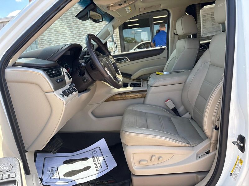 Used 2017 GMC Yukon DenaliImage 3
