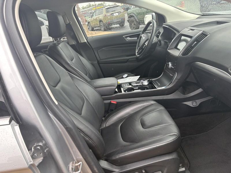 Used 2020 Ford Edge TitaniumImage 4