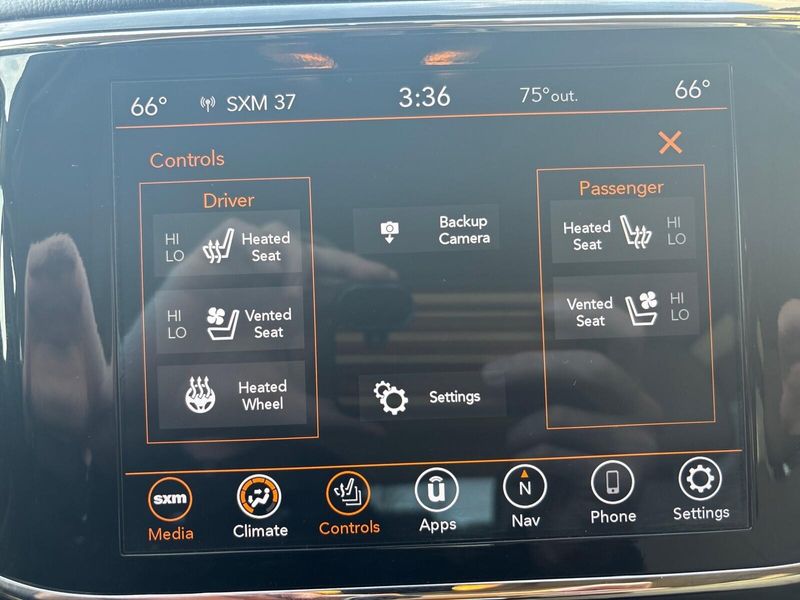 Used 2020 Jeep Grand Cherokee OverlandImage 21