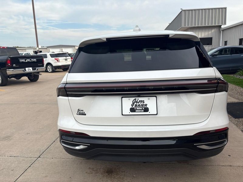 Used 2024 Lincoln Nautilus PremiereImage 9