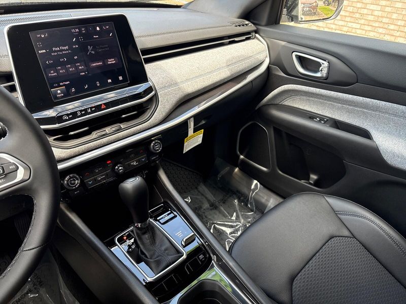 2025 Jeep Compass Latitude 4x4Image 14