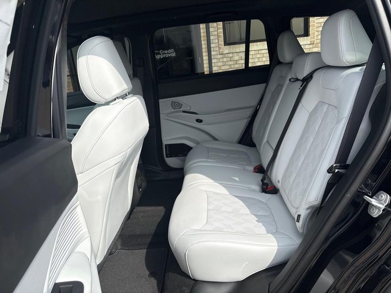 New 2026 Jeep Cherokee Overland 4x4Image 4