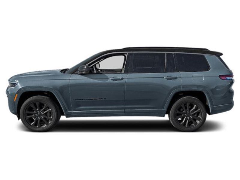 New 2026 Jeep Grand Cherokee L Summit 4x4Image 2