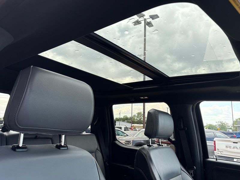 2023 Ford F-150 Lightning LariatImage 9
