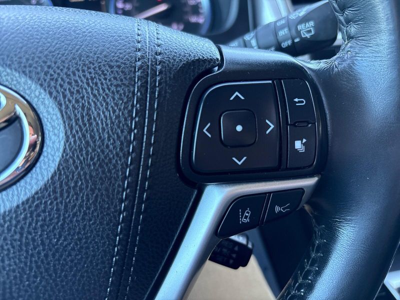Used 2019 Toyota Highlander LimitedImage 17